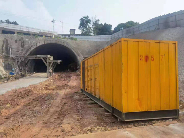 西盟发电机出租自启装置的工作原理是什么？