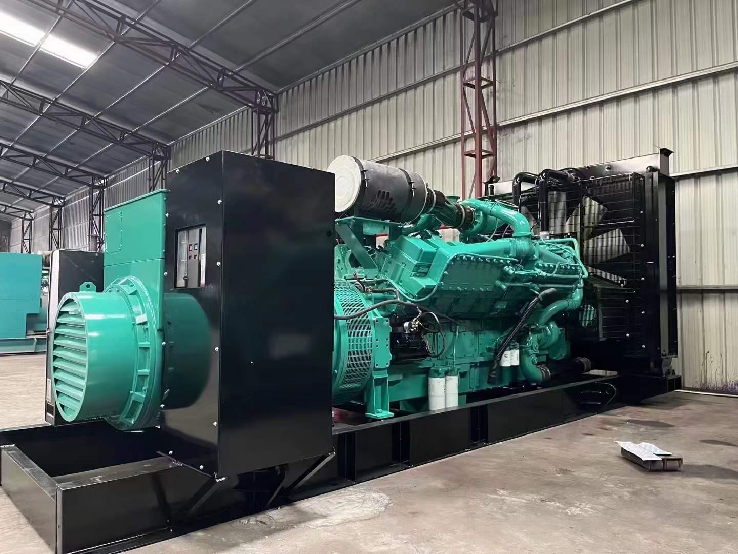 西盟如何降低 800kW 柴油发电机输出电流的波动？